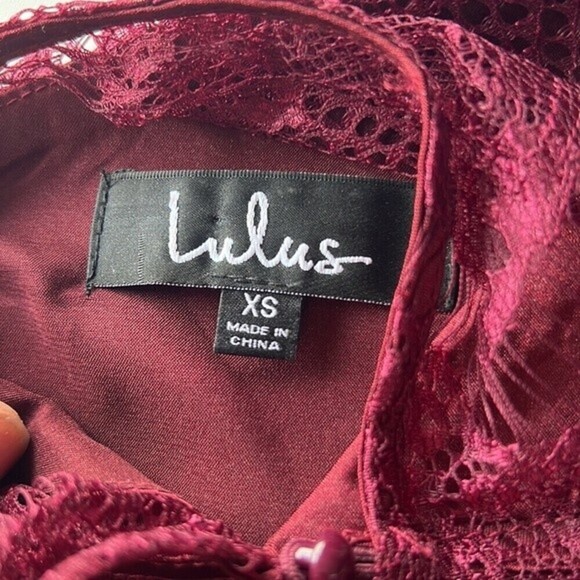 Lulu’s Romantic Daydreamer Burgundy florenceTiered Maxi Dress Champagne XS. - Picture 6 of 7